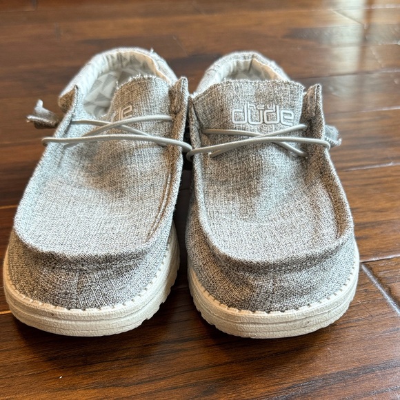 Men’s Hey Dude Size 8 - Picture 2 of 3